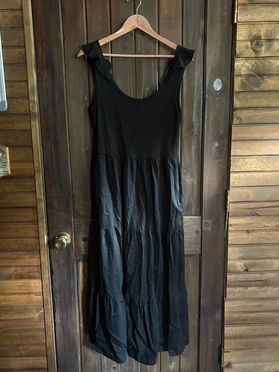GAP Dresses & Skirts - GAP Black Tiered Maxi Dress with Ruffle Shoulders- Size Large